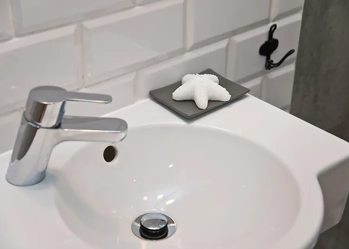 Navy Group - Port Homestay szállás *